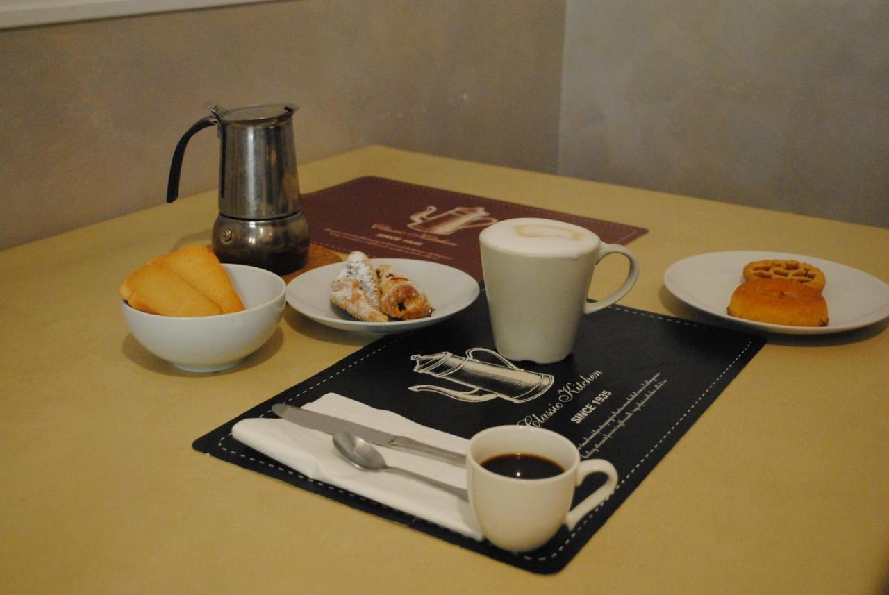 Lombardo Acomodação com café da manhã Roma Exterior foto