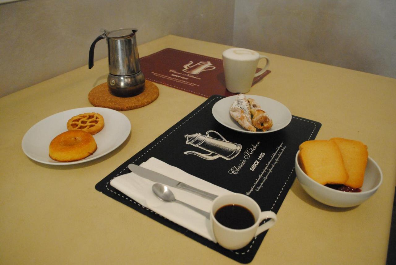 Lombardo Acomodação com café da manhã Roma Exterior foto