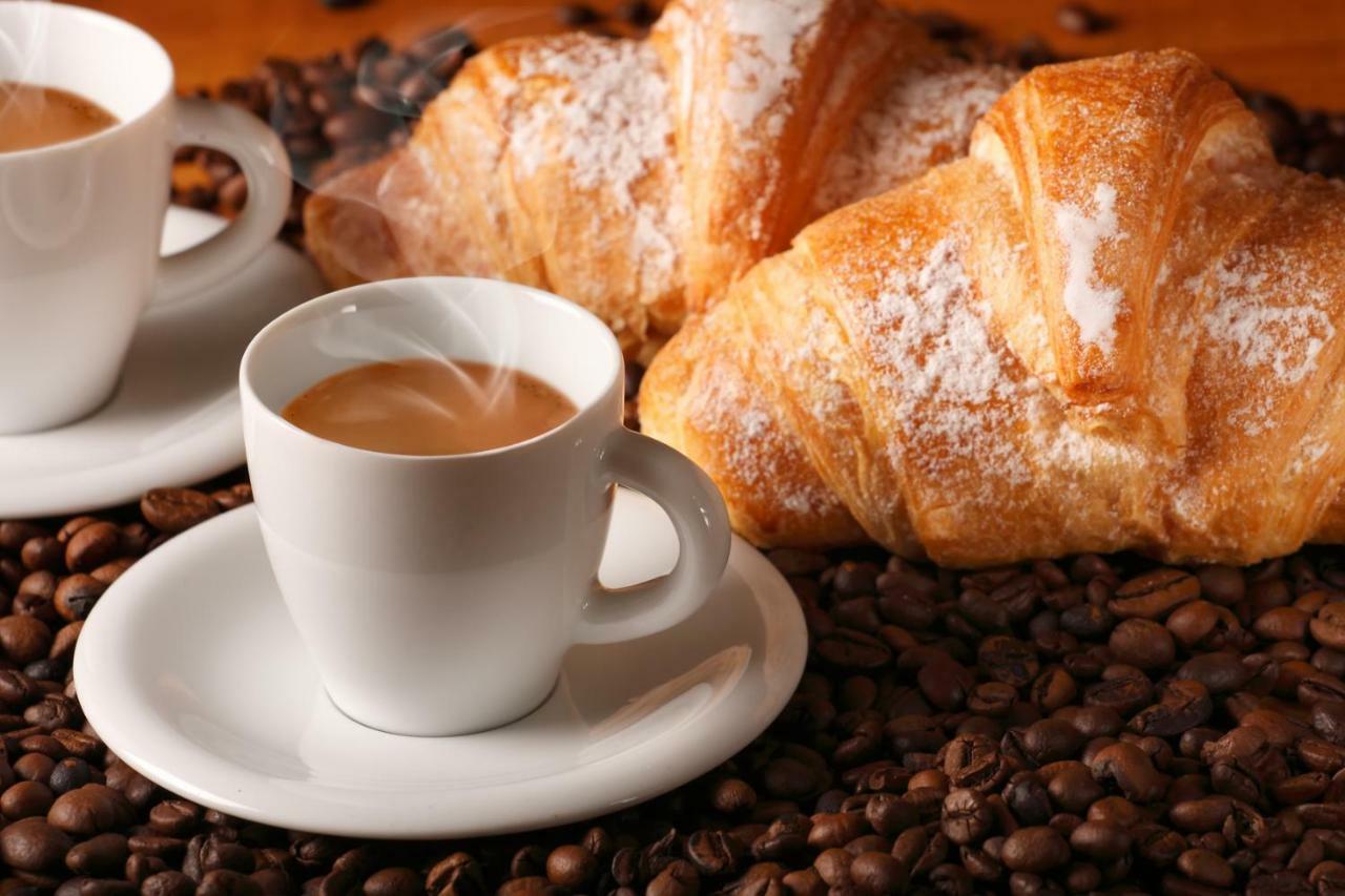 Lombardo Acomodação com café da manhã Roma Exterior foto